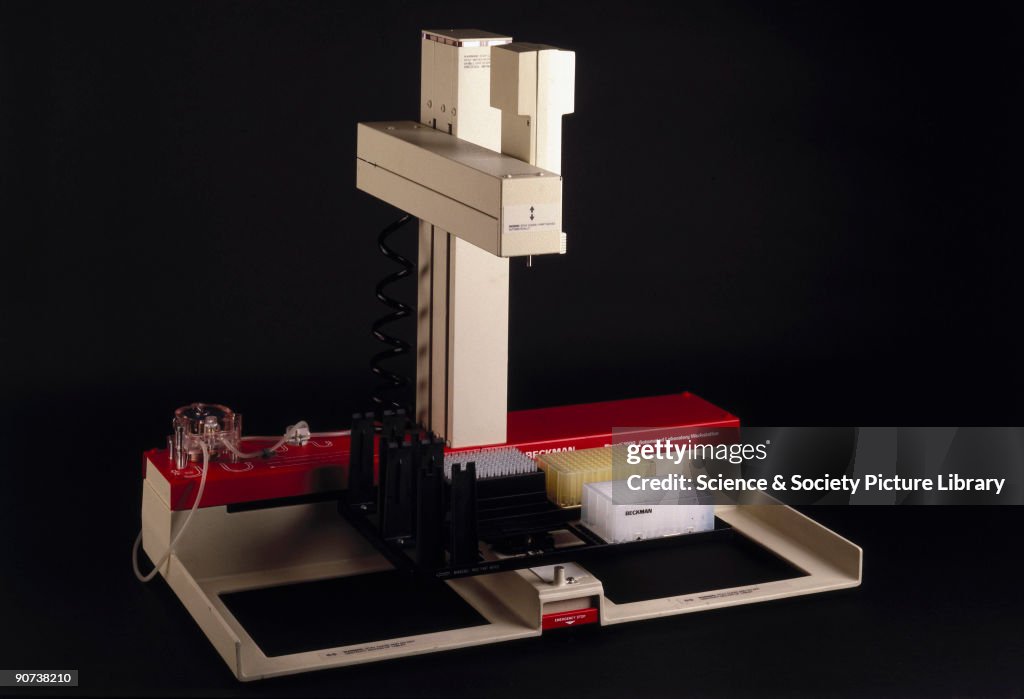 Biomek 1000 robotic workstation, 1991.