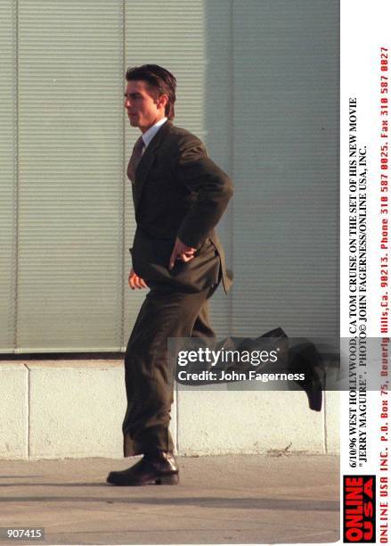 6/10/96 WEST HOLLYWOOD, CA TOM CRUISE ON THE SET OF HIS NEW MOVIE "JERRY MAGUIRE"