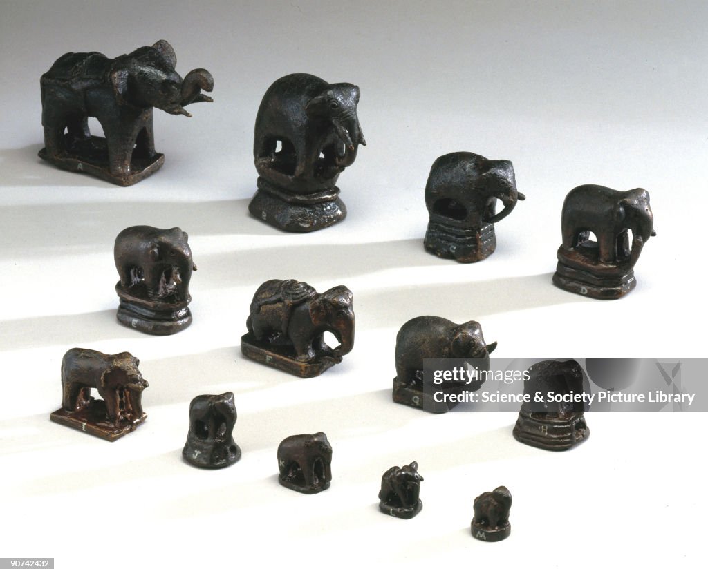 Thirteen small bronze Elephant weights, 17th-18th century.