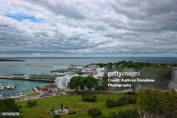 mackinac island- overview - ヒューロン湖 ストックフォトと画像