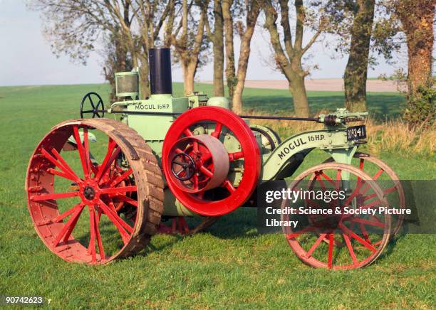 Mogul' 8/16 hp agricultural tractor with a single-cylinder gasoline / kerosene engine, manufactured by the International Harvester Corporation,...