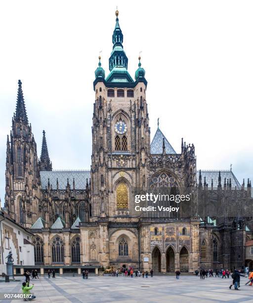 spectacular st. vitus cathedral (katedrála svatého víta), prague castle, czech republic - cathedral of st vitus stock pictures, royalty-free photos & images