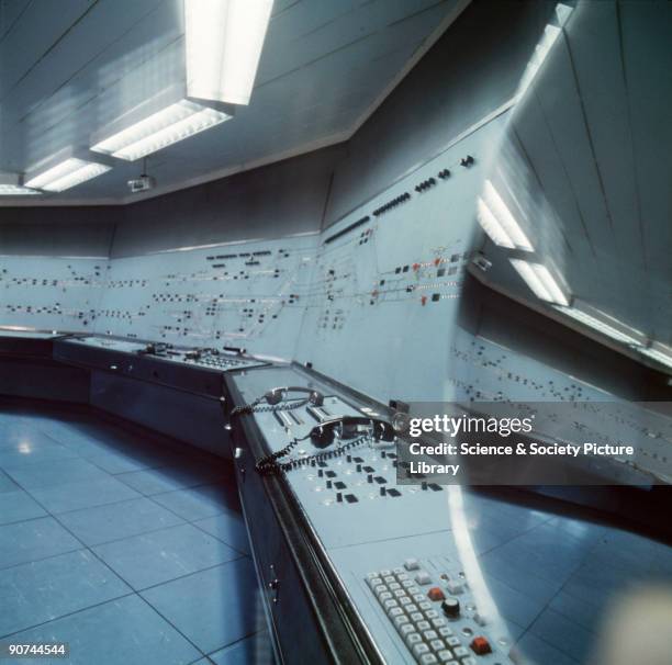 Signal (Computing) Photos and Premium High Res Pictures - Getty Images