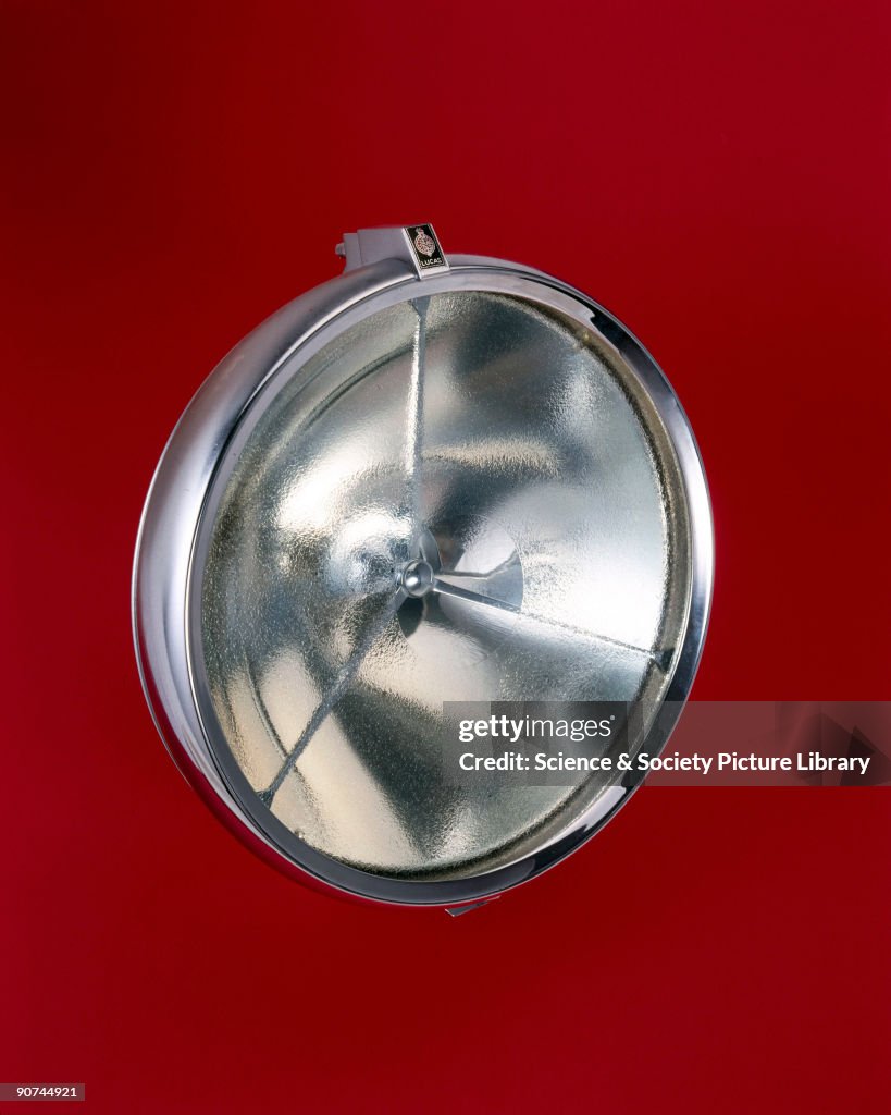 Lucas P100L car headlamp (non-dipping), 1930-1939.