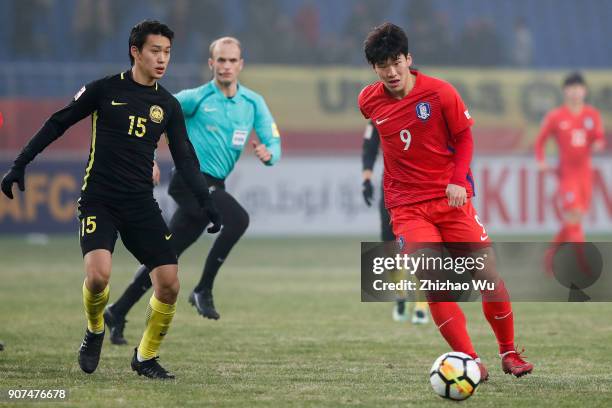 Lee Keun Ho of South Korea controls the ball during AFC U23 Championship Quarter-final between South Korea and Malaysia at Kunshan Sports Center on...