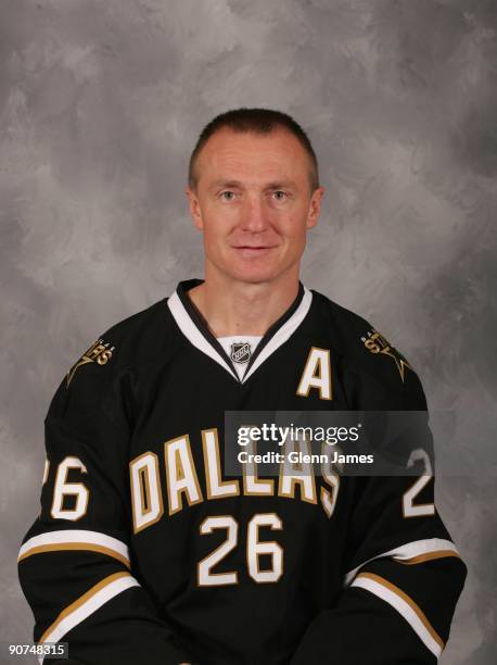 jere-lehtinen-of-the-dallas-stars-poses-for-his-official-headshot-for-the-2009-2010-nhl-season.jpg