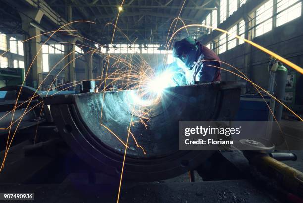 herstellung einer riesigen rohr - metalwork stock-fotos und bilder