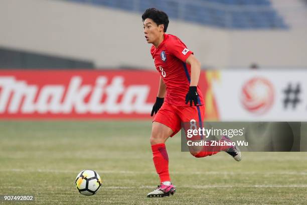 Han Seunggyu of South Korea in action during AFC U23 Championship Quarter-final between South Korea and Malaysia at Kunshan Sports Center on January...