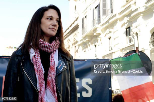 The actress Asia Argento that denounced Harvey Weinstein for rape, demonstrates against violence and against Trump in solidarity with American women...