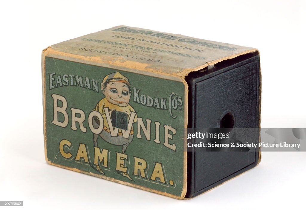 Box Camera 1900 Kodak 'Brownie' box camera with original cardboard packing carton ...
