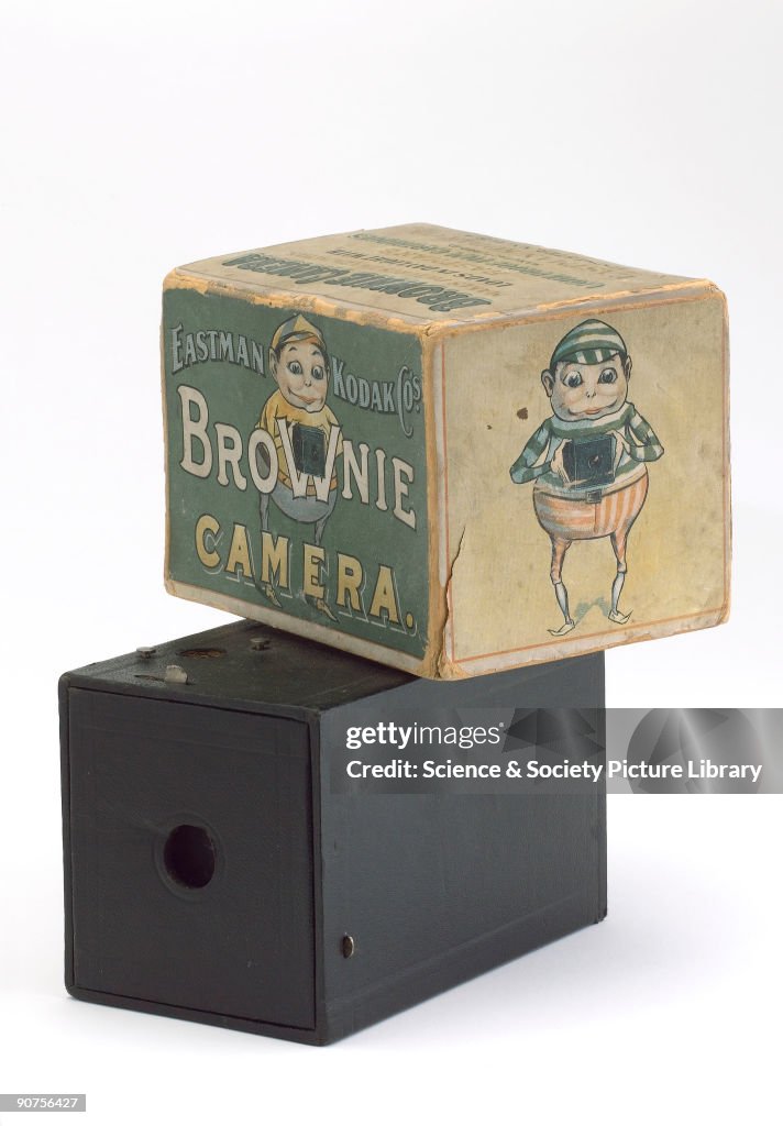 Box Camera 1900 Kodak 'Brownie' box camera with original cardboard packing carton ...