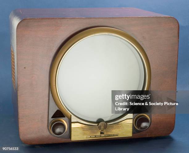 Zenith 14-inch 'porthole' TV set, where the picture completely fills the circular screen . All early television sets had circular cathode ray tubes...