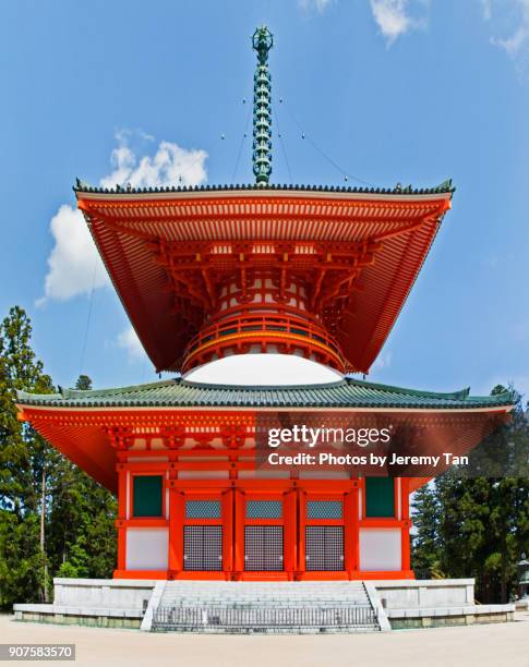 daito aka the great stupa, koyasan, japan - danjo garan ストックフォトと画像