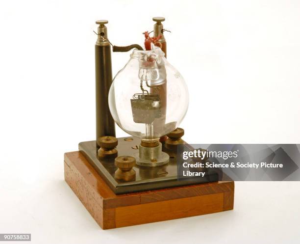 Thermionic Valve Computer Thermionic Valves Photos and Premium High Res Pictures - Getty Images