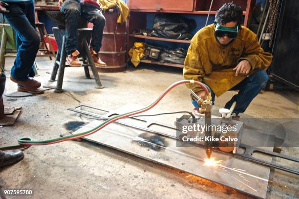 Learning Welding 705 Welding Student Stock Photos, High-Res Pictures, and Images - Getty ...