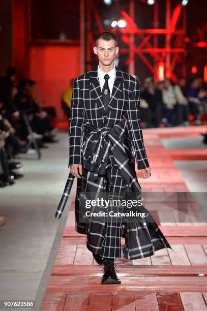 Model walks the runway at the Alexander McQueen Autumn Winter 2018 fashion show during Paris Menswear Fashion Week on January 19, 2018 in Paris,...