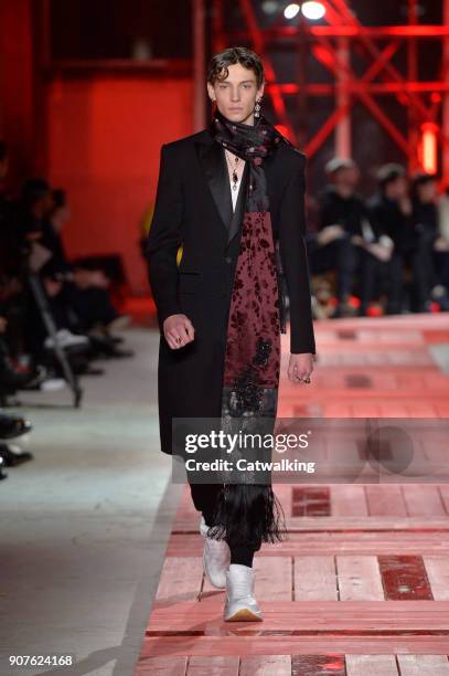 Model walks the runway at the Alexander McQueen Autumn Winter 2018 fashion show during Paris Menswear Fashion Week on January 19, 2018 in Paris,...