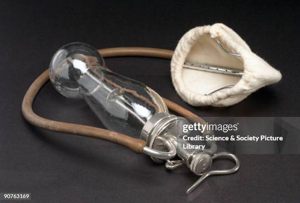 Carter Braine�s modification of Junker�s apparatus from chloroform anaesthesia, using a Tyrell�s face mask. English, 1892-1930