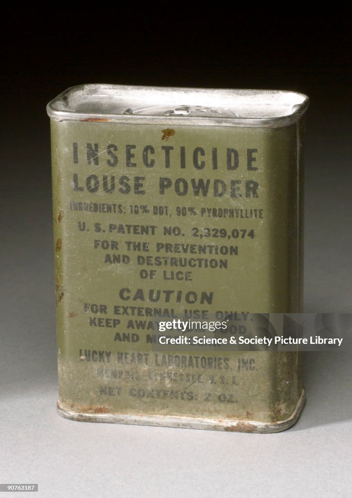 Insecticide powder for delousing, 1939-1945.