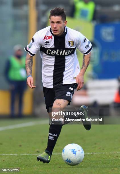 Pasquale Mazzocchi of Parma Calcio in action during the serie B match between US Cremonese and Parma FC at Stadio Giovanni Zini on January 20, 2018...