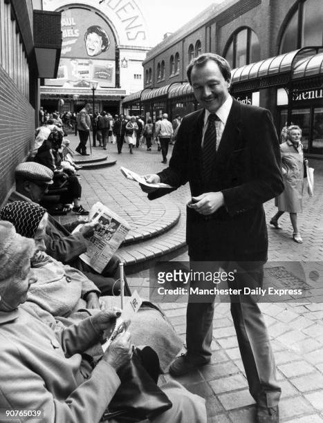 Ken distributing leaflets about the GLC to holidaymakers at the Winter Gardens, Blackpool, during the TUC conference. Livingstone was Leader of the...