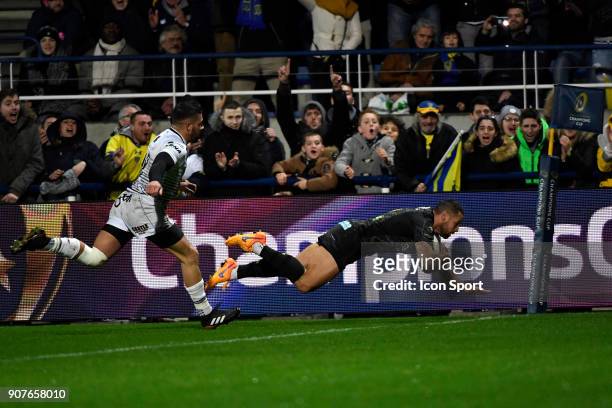 Luke Mc Alister of Clermont scores a try during the Champions Cup match between ASM Clermont and Osprey at Stade Marcel Michelin on January 20, 2018...