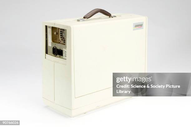 Compaq White Computer Compaq Portable Photos and Premium High Res Pictures - Getty Images