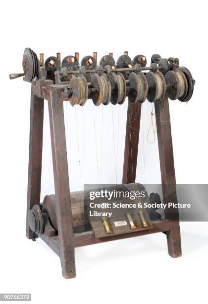 Hand Spindel Hand Spindle Photos and Premium High Res Pictures - Getty Images