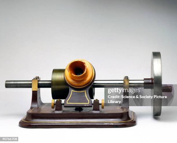 First Moving 1877 29 Tinfoil Phonograph Stock Photos, High-Res Pictures, and Images ...