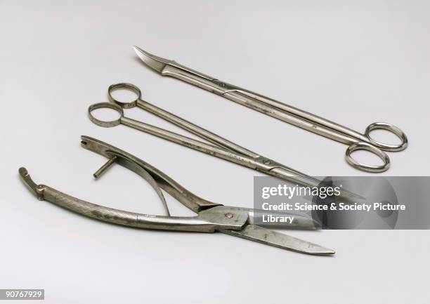 The full set consists of the following instruments in a chamois leather bag: three sets of forceps, two perforators, one blunt hook, one crotchet,...