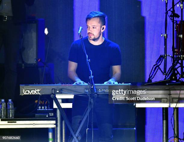 Singer Ben Lovett of the band Mumford & Sons performs onstage during the iHeartRadio ALTer EGO concert at The Forum on January 19, 2018 in Inglewood,...