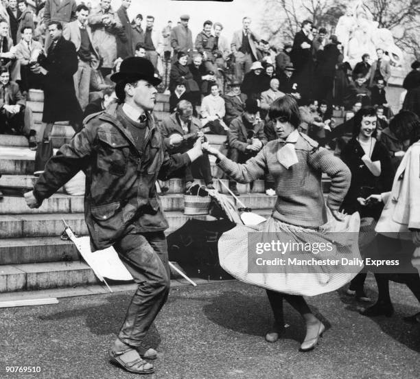 Lunch stop - and a rock�n roll session near the Albert Memorial.� Aldermaston in Berkshire became a nuclear base in 1950. Following a demonstration...