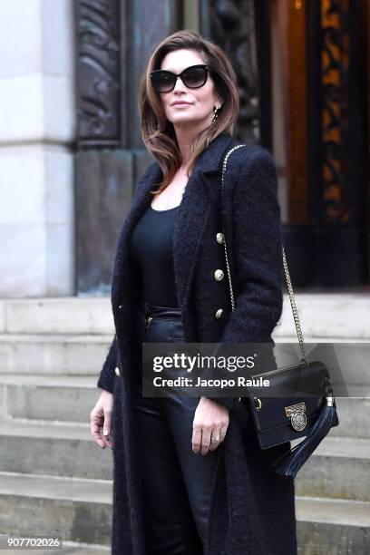 Cindy Crawford arrives at Balmain Homme Menswear Fall/Winter 2018-2019 show as part of Paris Fashion Week on January 20, 2018 in Paris, France.