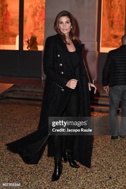 Cindy Crawford leaves the Balmain Homme Menswear Fall/Winter 2018-2019 show as part of Paris Fashion Week on January 20, 2018 in Paris, France.