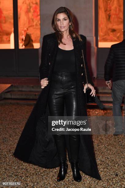 Cindy Crawford leaves the Balmain Homme Menswear Fall/Winter 2018-2019 show as part of Paris Fashion Week on January 20, 2018 in Paris, France.