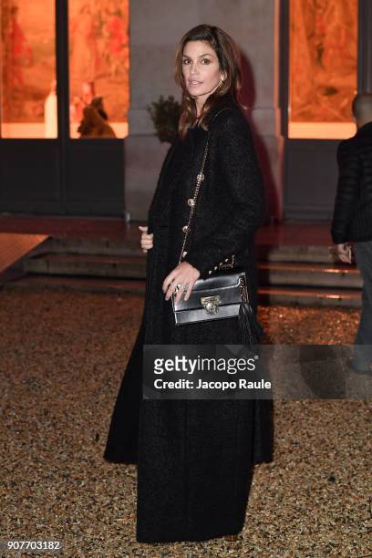 Cindy Crawford leaves the Balmain Homme Menswear Fall/Winter 2018-2019 show as part of Paris Fashion Week on January 20, 2018 in Paris, France.