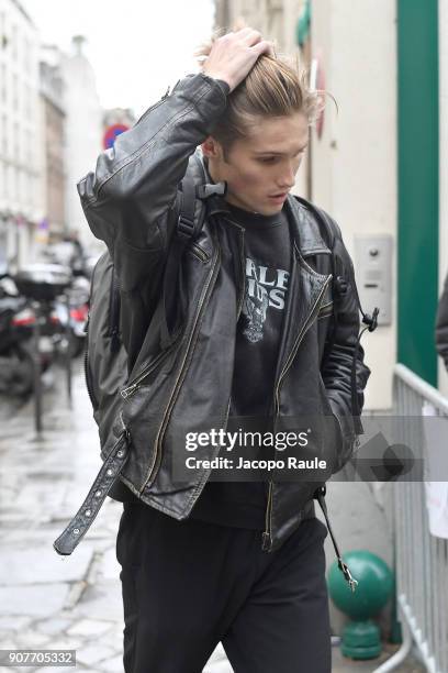 Nick Truelove arrives at Balmain Homme Menswear Fall/Winter 2018-2019 show as part of Paris Fashion Week on January 20, 2018 in Paris, France.