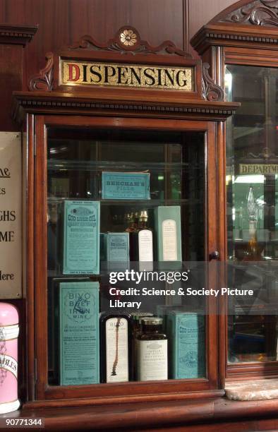 Dispensing Guide For Display Dispensing Counter Photos and Premium High Res Pictures - Getty Images