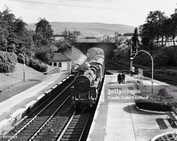 The 16:45 Glasgow Buchanan Street-Inverness express at Gleneagles behind a standard class 5 4-6-0, no 73120. Photograph by Colin T Gifford.