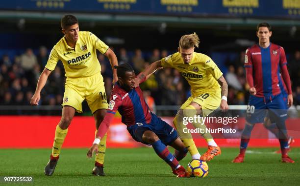 Rodrigo Hernandez and Samu Castillejo of Villarreal CF and Cheick Doukoure of Levante Union Deportiva during the La Liga match between Villarreal CF...