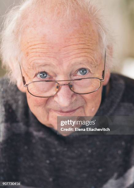 handsome olderly man wearing glasses - eliachevitch stock pictures, royalty-free photos & images
