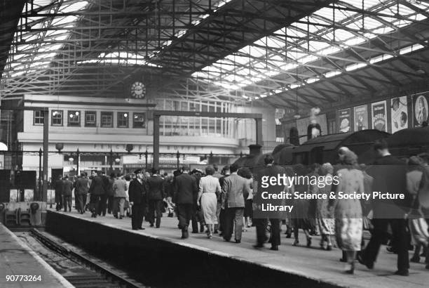 This station was the busiest terminus in London at this time. During the 1940s lines into the station were electrified, to provide a more efficient...