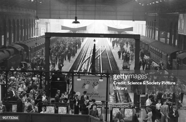 This station was the busiest terminus in London at this time. During the 1940s lines into the station were electrified, to provide a more efficient...
