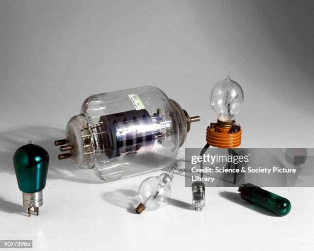 Thermionic Valve Computer Thermionic Valve Stock-Fotos und Bilder - Getty Images