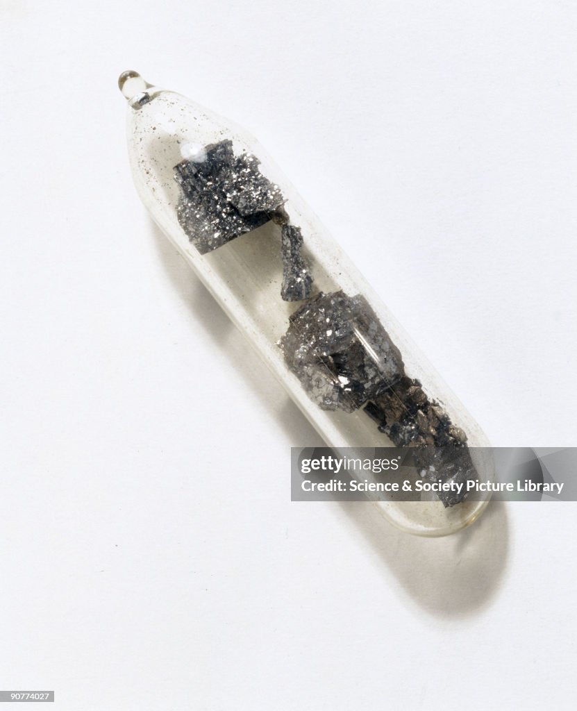 Glass vial of vanadium, 19th-20th century.