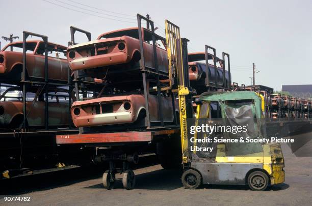Loading Vehicles Rixa Loading Rail Car Photos et images de collection - Getty Images