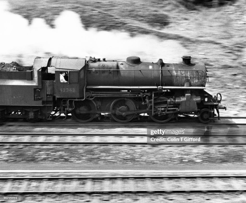 Steam locomotive heading north, 31 May 1967.