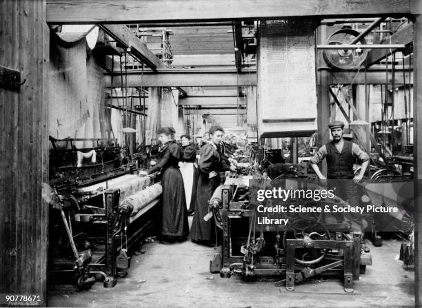 Photograph of madras muslin weaving. Women made up a large part of the textile mill workforce.