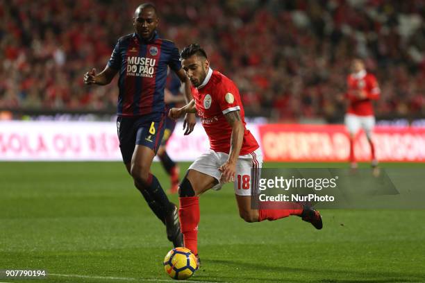 Benficas forward Toto Salvio from Argentina and GD Chaves midfielder Jefferson Santos from Brazil during the Premier League 2017/18 match between SL...