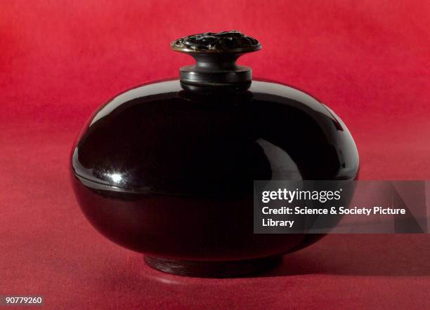 From a collection of 292 objects mostly dating from the 1920s and 1930s. The first synthetic thermosetting plastic was patented in 1909 by Leo...